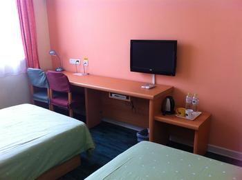 Hongqiao Terminal Jinshajiang Road Changfeng Hotel