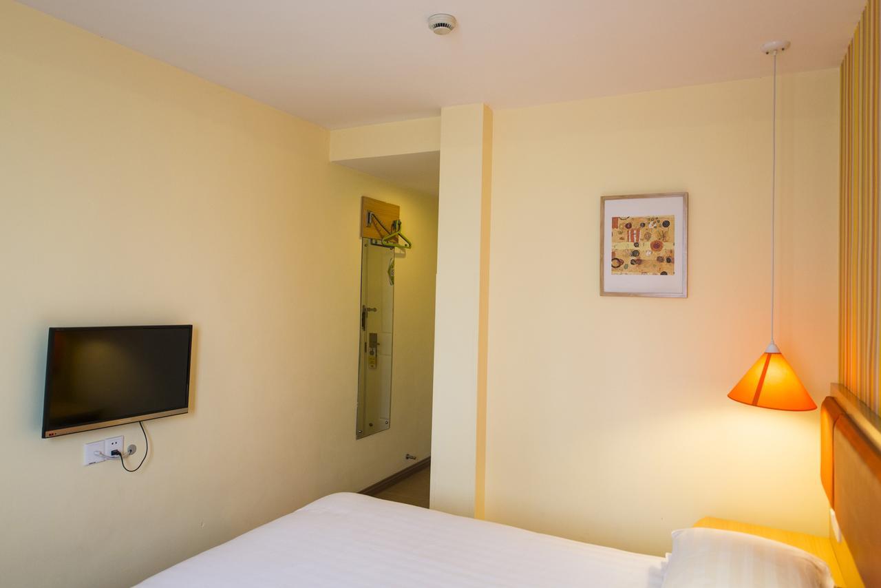 Hongqiao Terminal Jinshajiang Road Changfeng Hotel Shanghai
